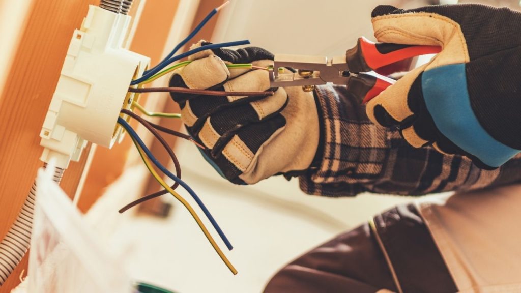 Why You Should Hire A Residential Electrician: Top 5 Reasons